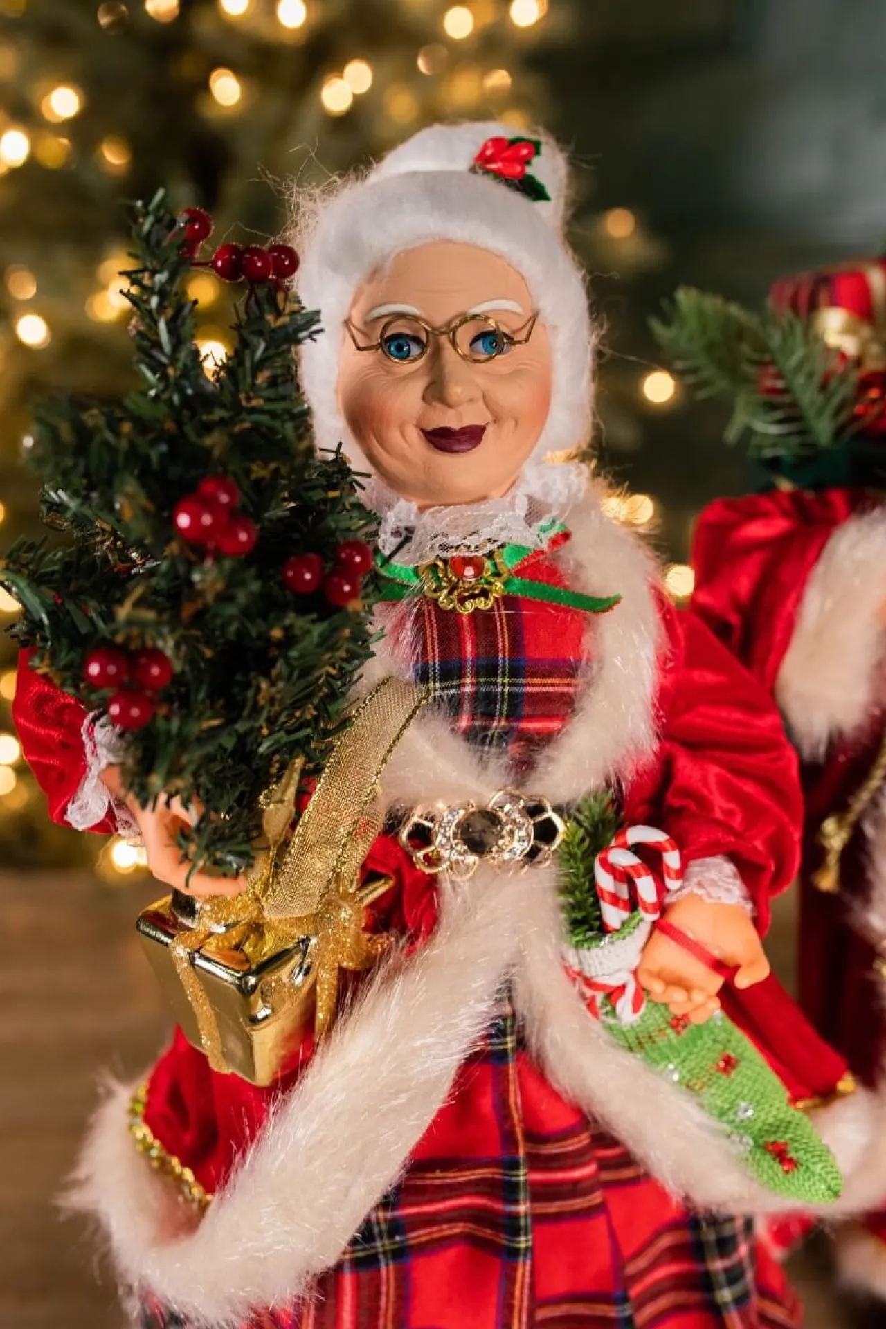 Hot Decorator's Warehouse 18” Buffalo Plaid Santa And Mrs. Claus Figurine Set
