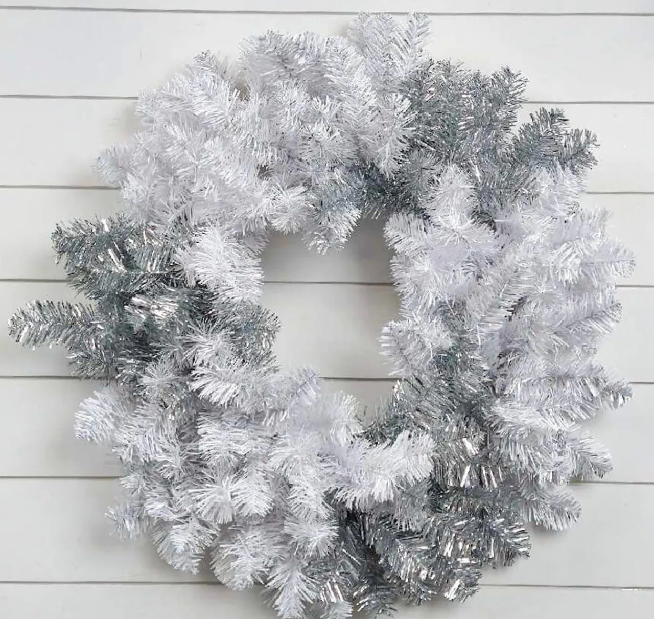 Decorator's Warehouse 30” Caprico Silver & White Wreath