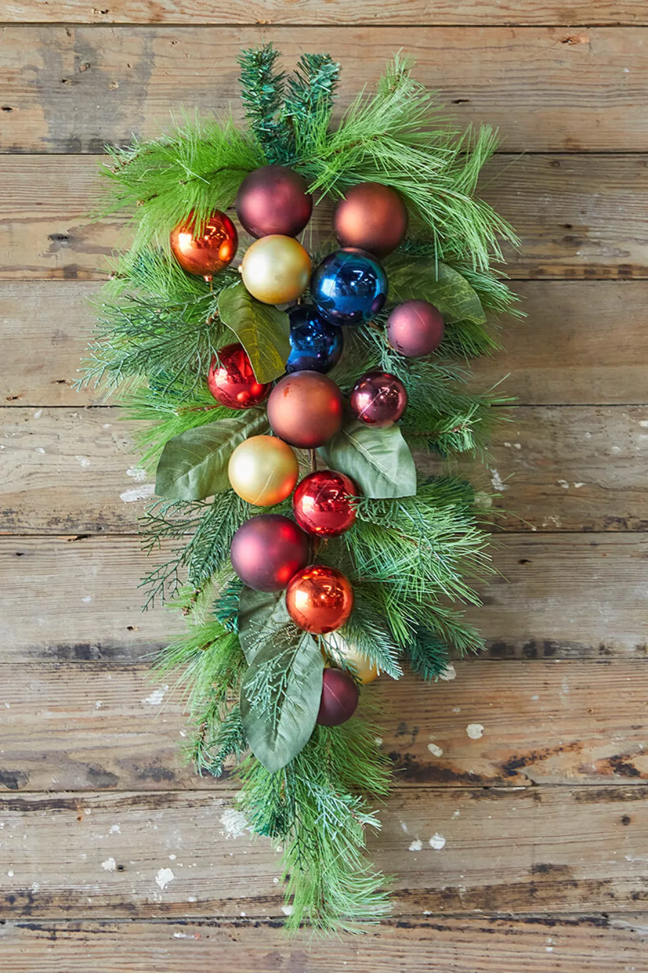 Hot Decorator's Warehouse 32” Christmas Pine/Ball Swag