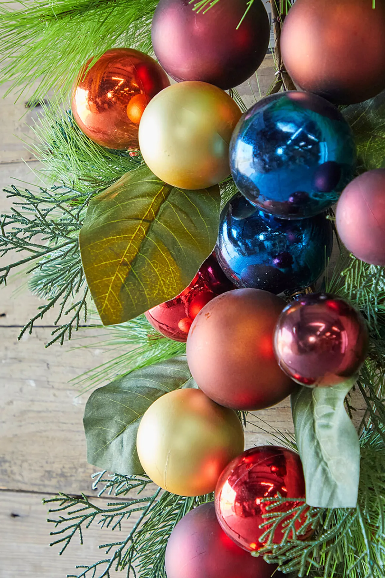 Hot Decorator's Warehouse 32” Christmas Pine/Ball Swag
