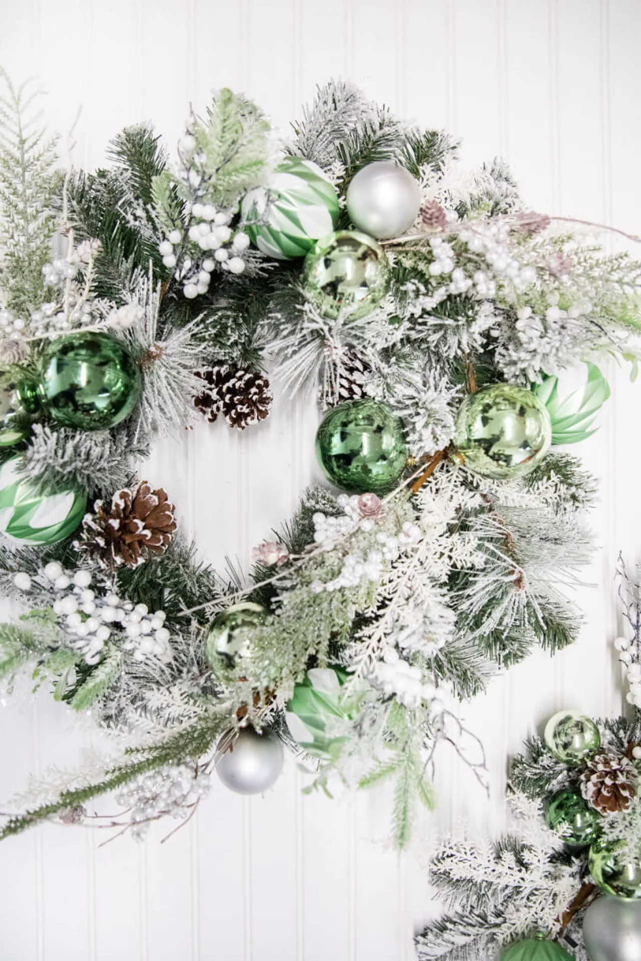 Best Decorator's Warehouse 24” Christmas Pine/Ball Wreath