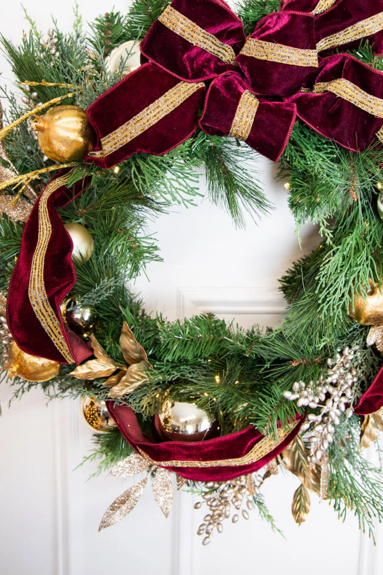 Hot Decorator's Warehouse 30” Cordless Prelit Crimson & Gold Holiday Wreath