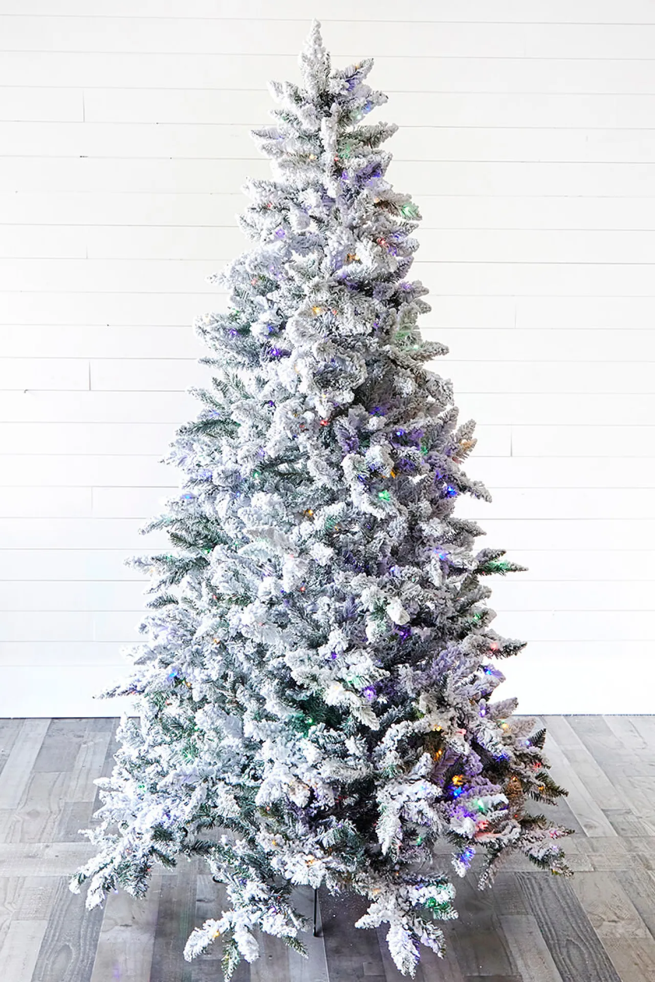 Best Decorator's Warehouse 7.5' Flocked Aleutian Artificial Christmas Tree With 550 Color-Changing Lights