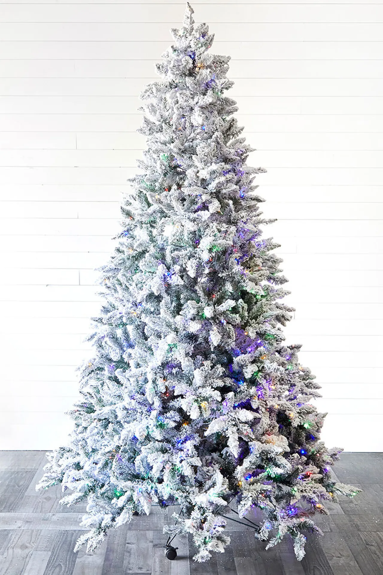 Sale Decorator's Warehouse 9' Flocked Aleutian Artificial Christmas Tree With 950 Color-Changing Lights