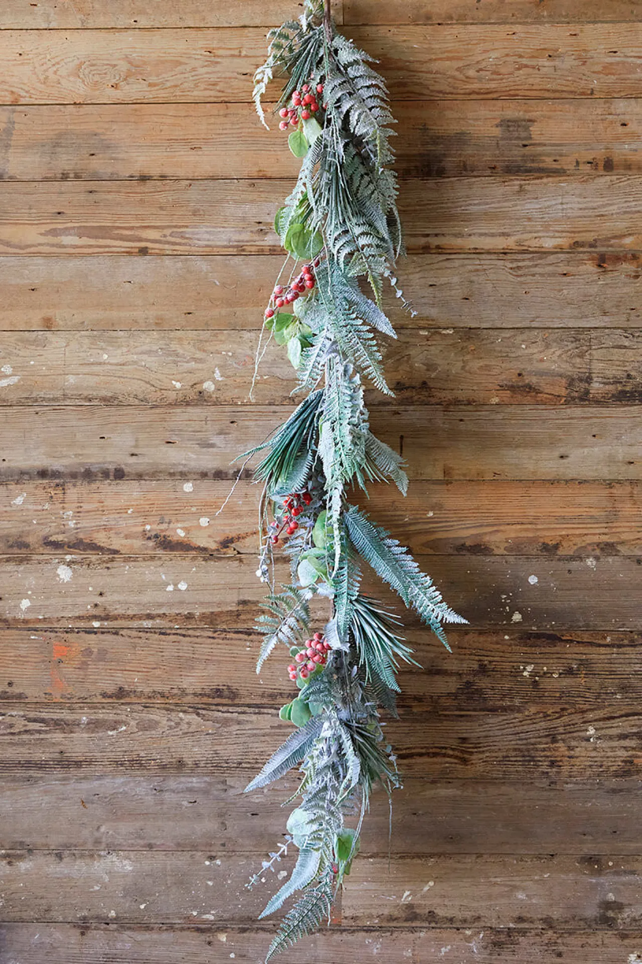 Outlet Decorator's Warehouse 65” Flocked Fern Garland