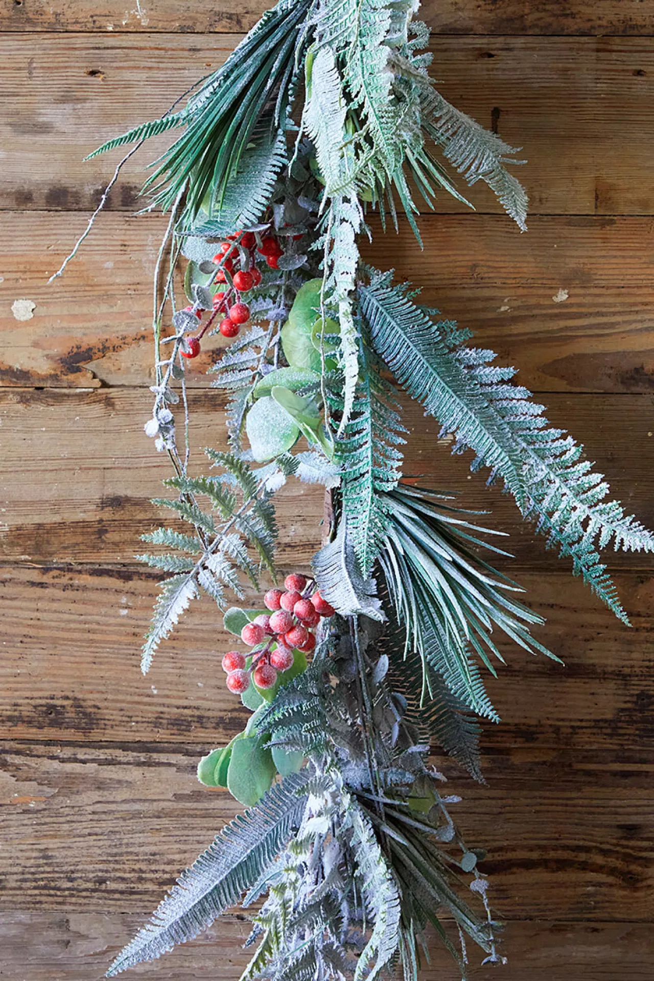 Outlet Decorator's Warehouse 65” Flocked Fern Garland