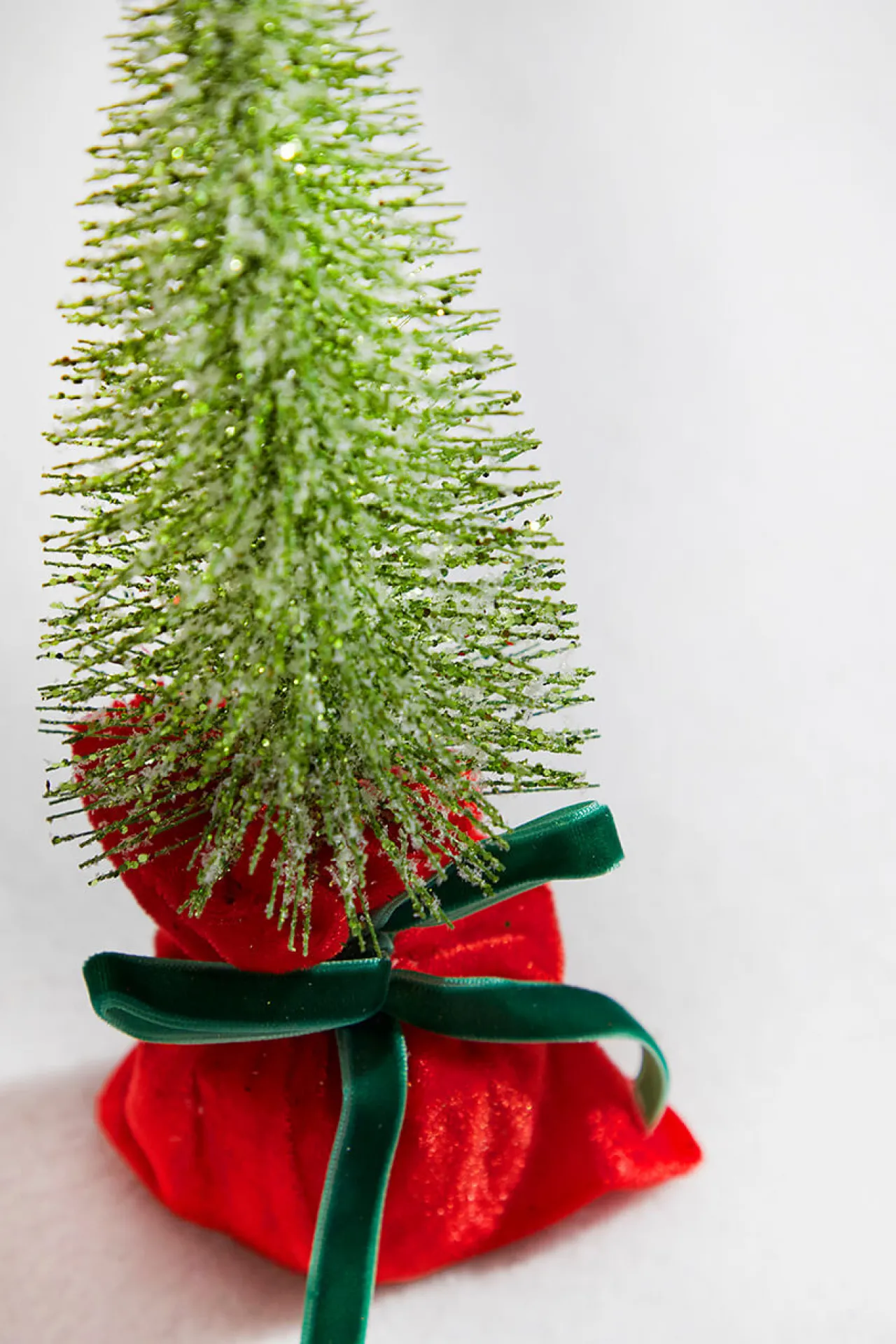 Hot Decorator's Warehouse 10” Glitter Tree In Felt Gift Sack