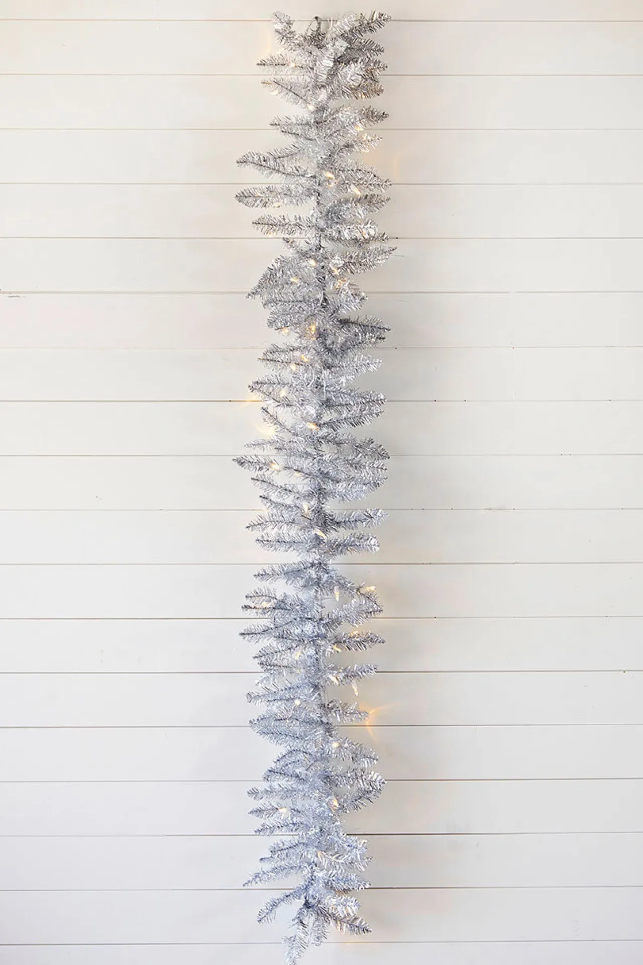 Outlet Decorator's Warehouse 6' LED Silverado Garland - Clear
