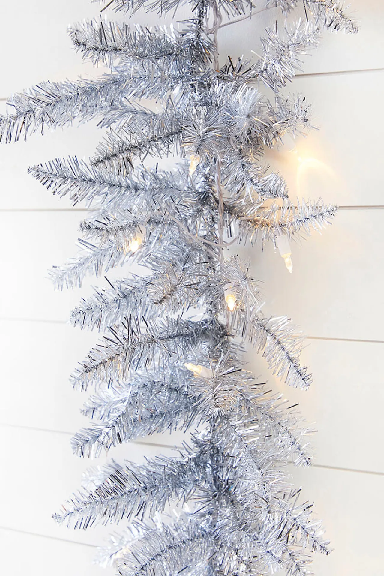 Outlet Decorator's Warehouse 6' LED Silverado Garland - Clear