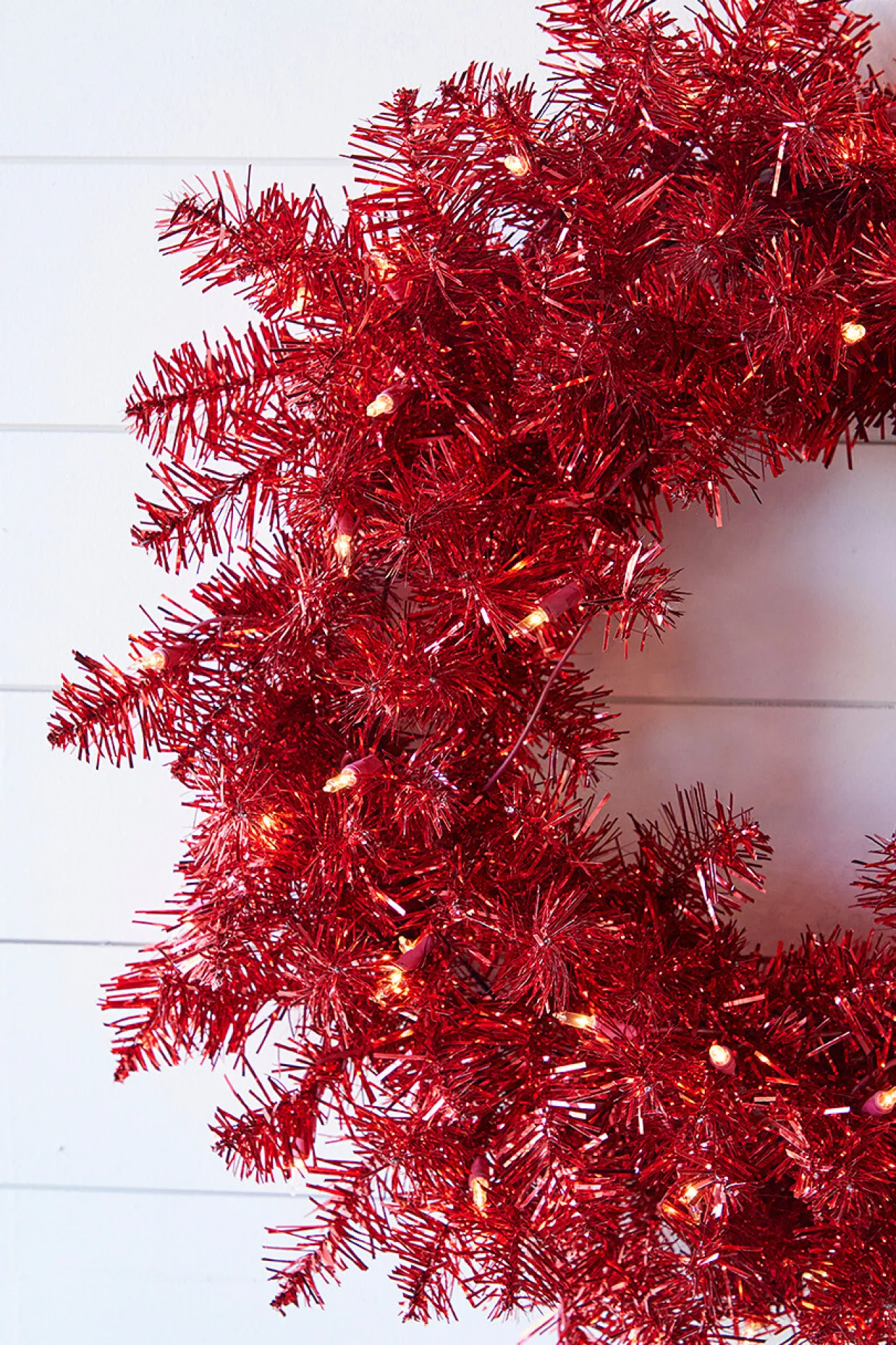 Decorator's Warehouse 20” Lighted Red Wreath
