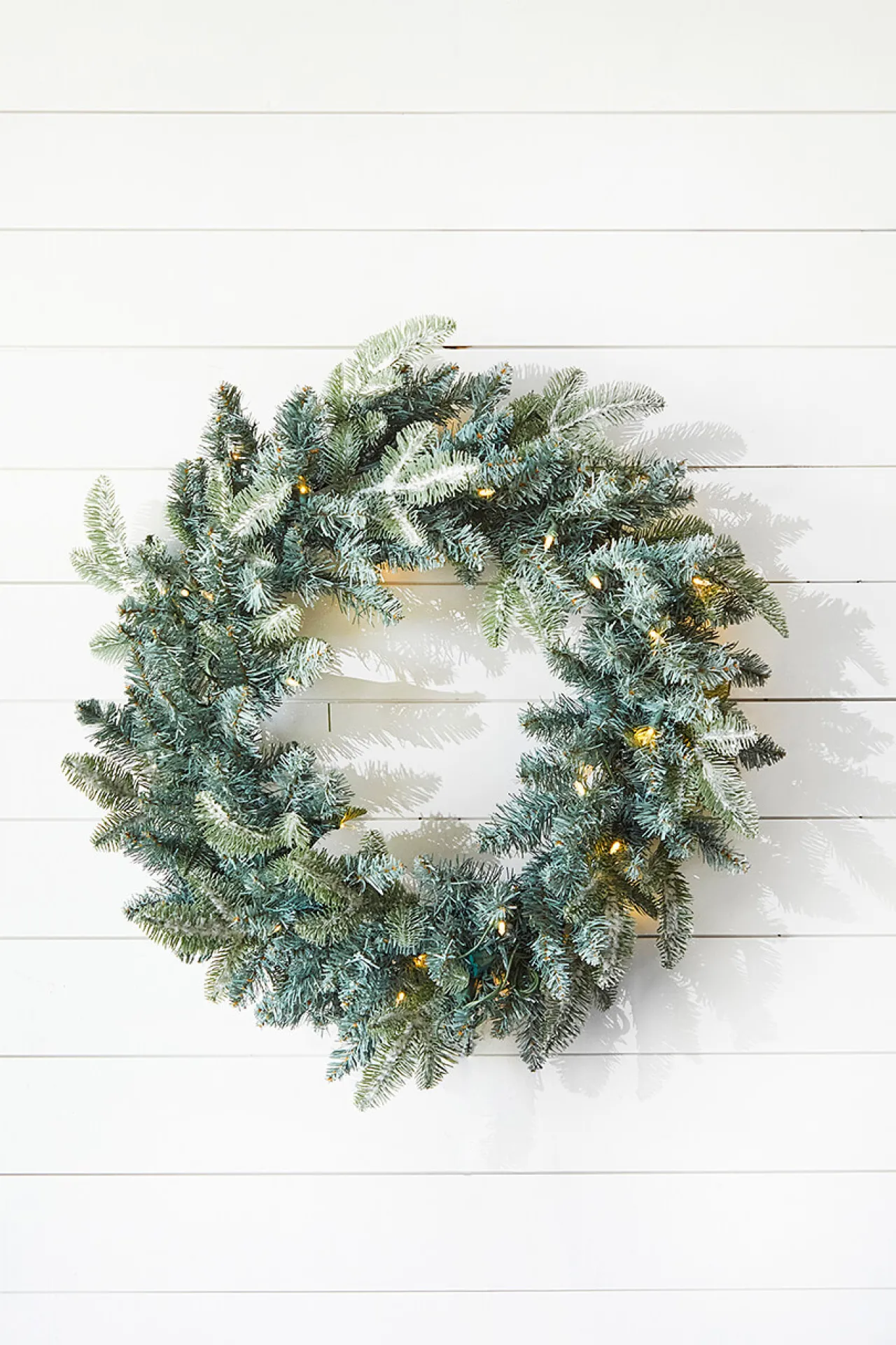 Best Decorator's Warehouse 22" Park Hill Frosted Blue Spruce LED Wreath