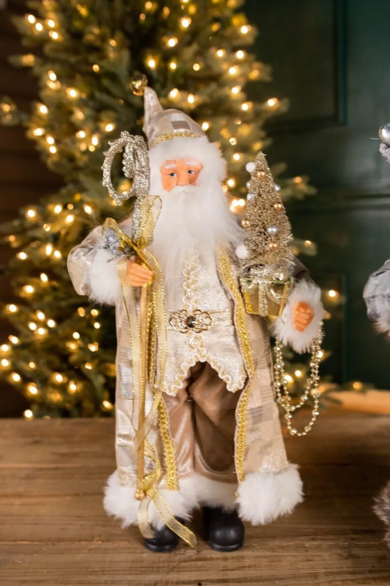 Discount Decorator's Warehouse 18” Polyester Holiday Santa