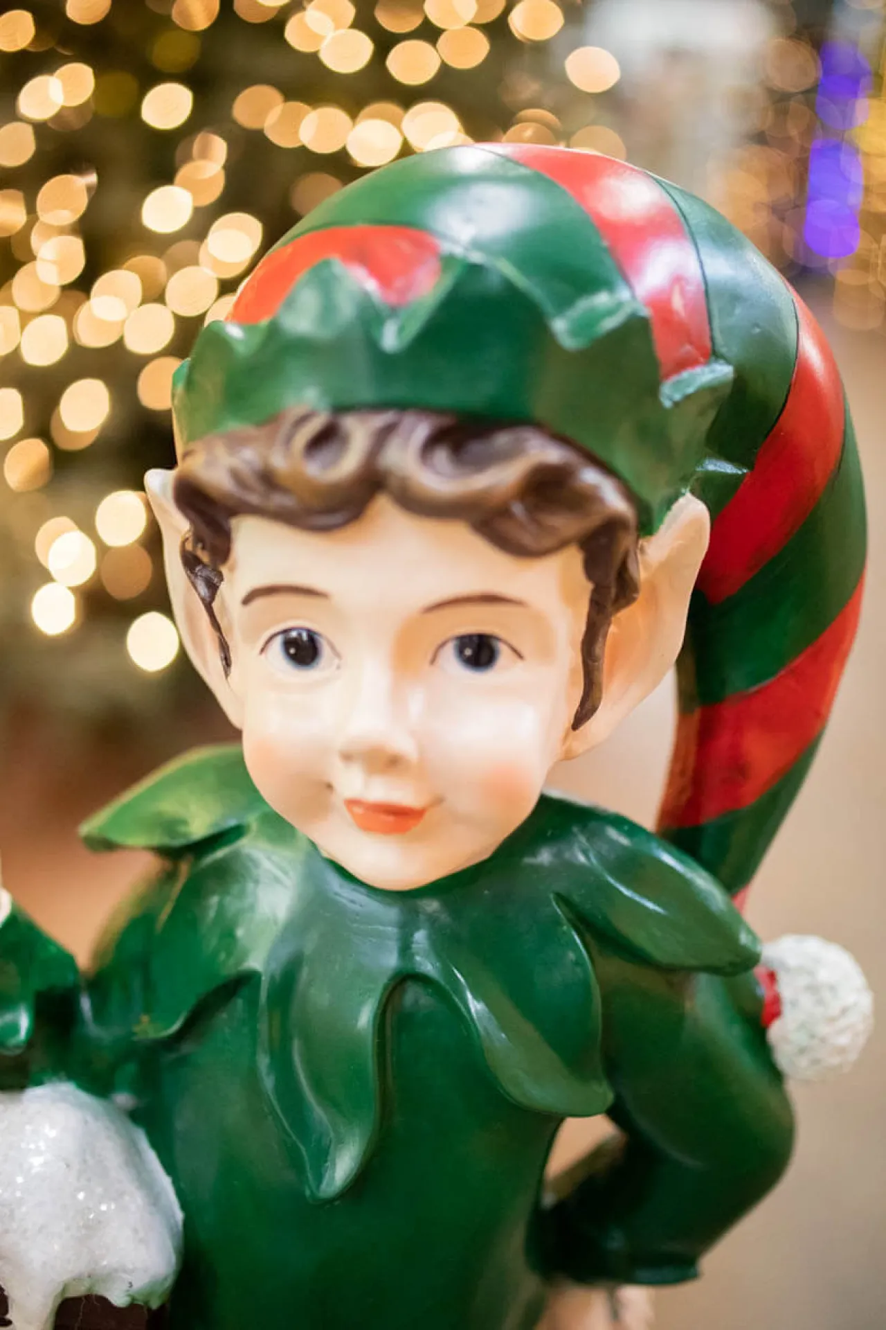 Decorator's Warehouse 36" Resin Elf With North Pole Sign