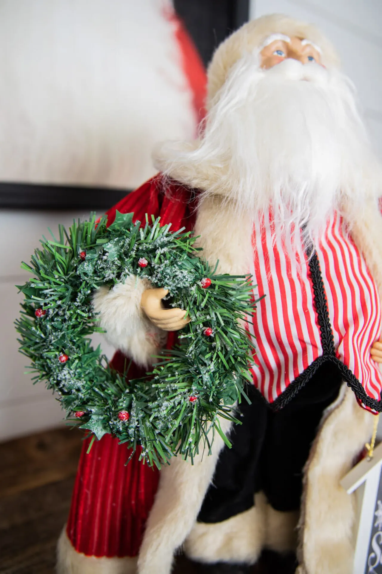 Best Decorator's Warehouse 16” Santa Figure "Tis The Season" Sign