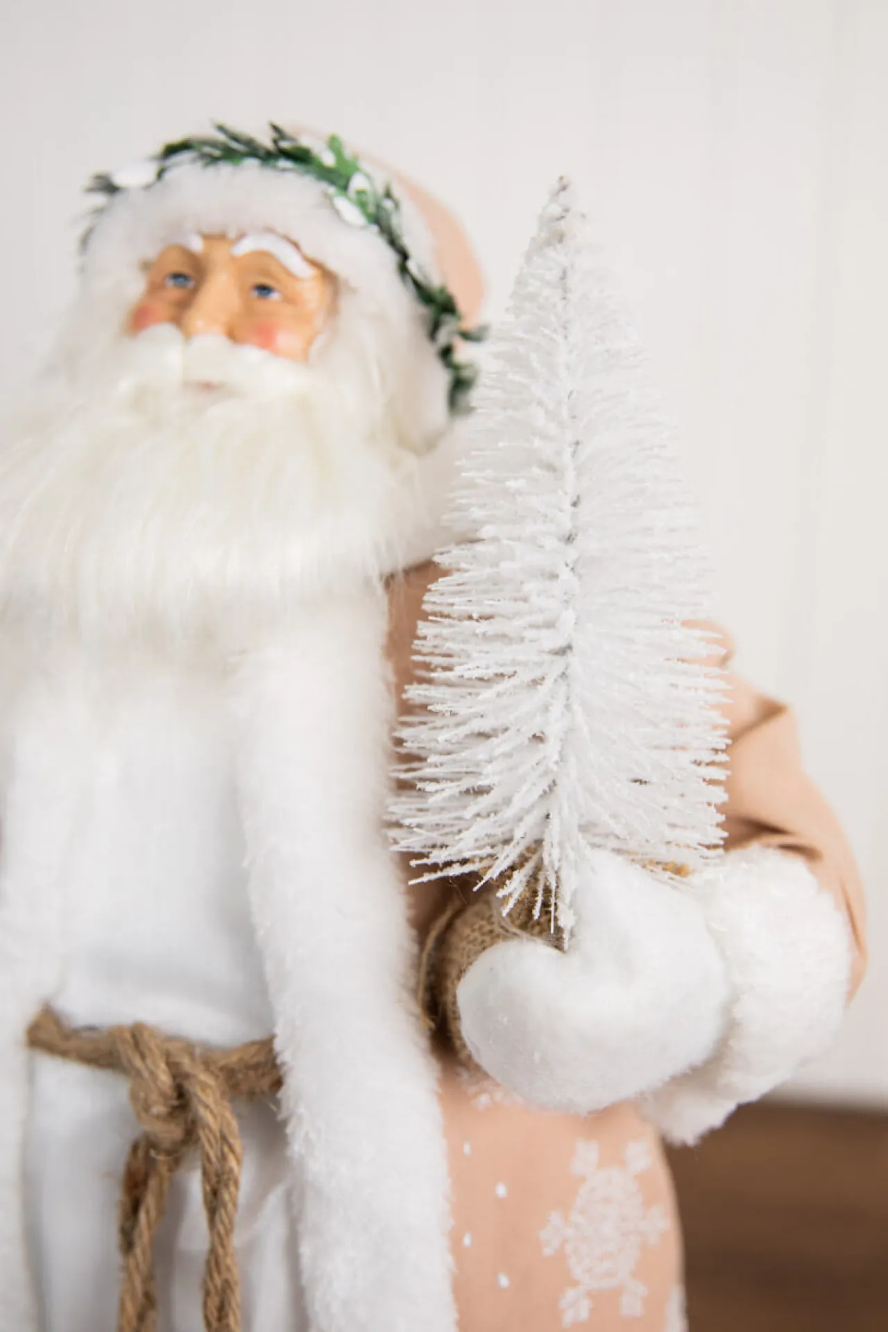Best Decorator's Warehouse 19” Santa Figure With Snowflake & Tree