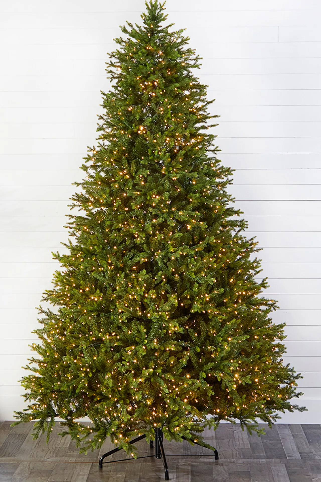 Clearance Decorator's Warehouse 10' Southern Fir With 3000 3mm Lights