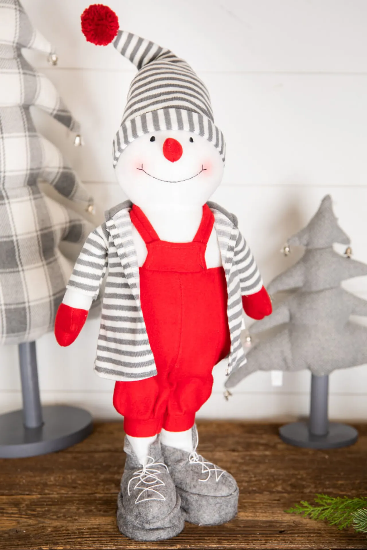 Best Decorator's Warehouse 20” Standing Snowman Figure