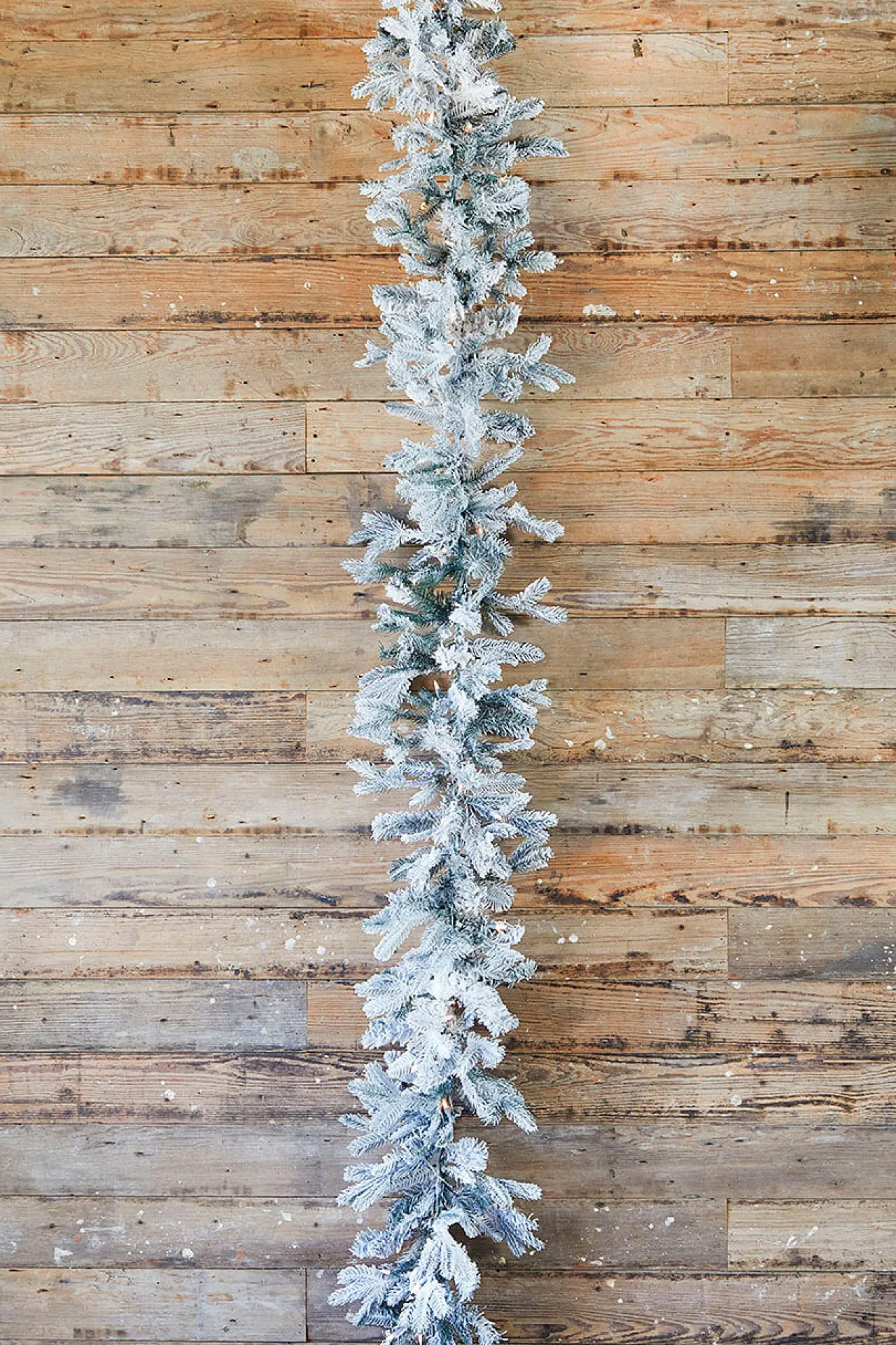 New Decorator's Warehouse 9' X 12" Lit Halifax Garland