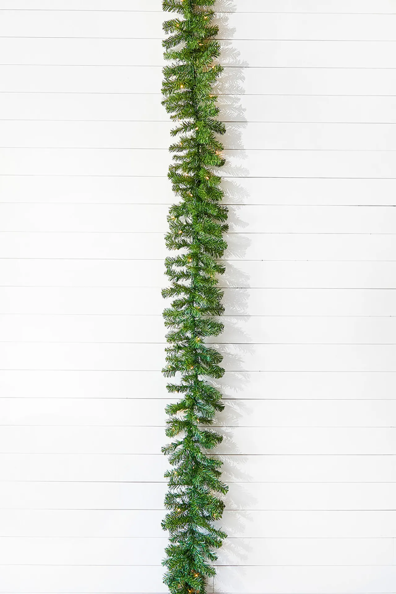 Online Decorator's Warehouse 9' X 10" Norway Pine Garland 200T/50Clear/Outdoor/UL