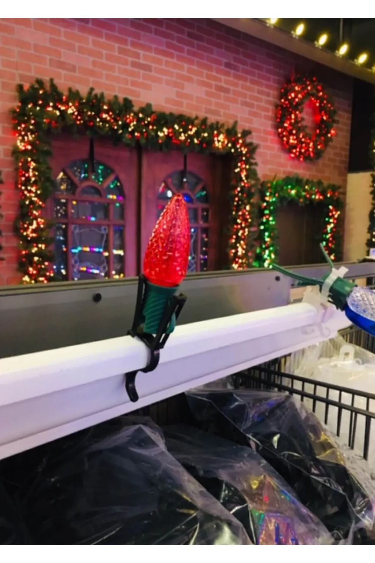 Discount Decorator's Warehouse Gutter Clip - (Pro Clip)