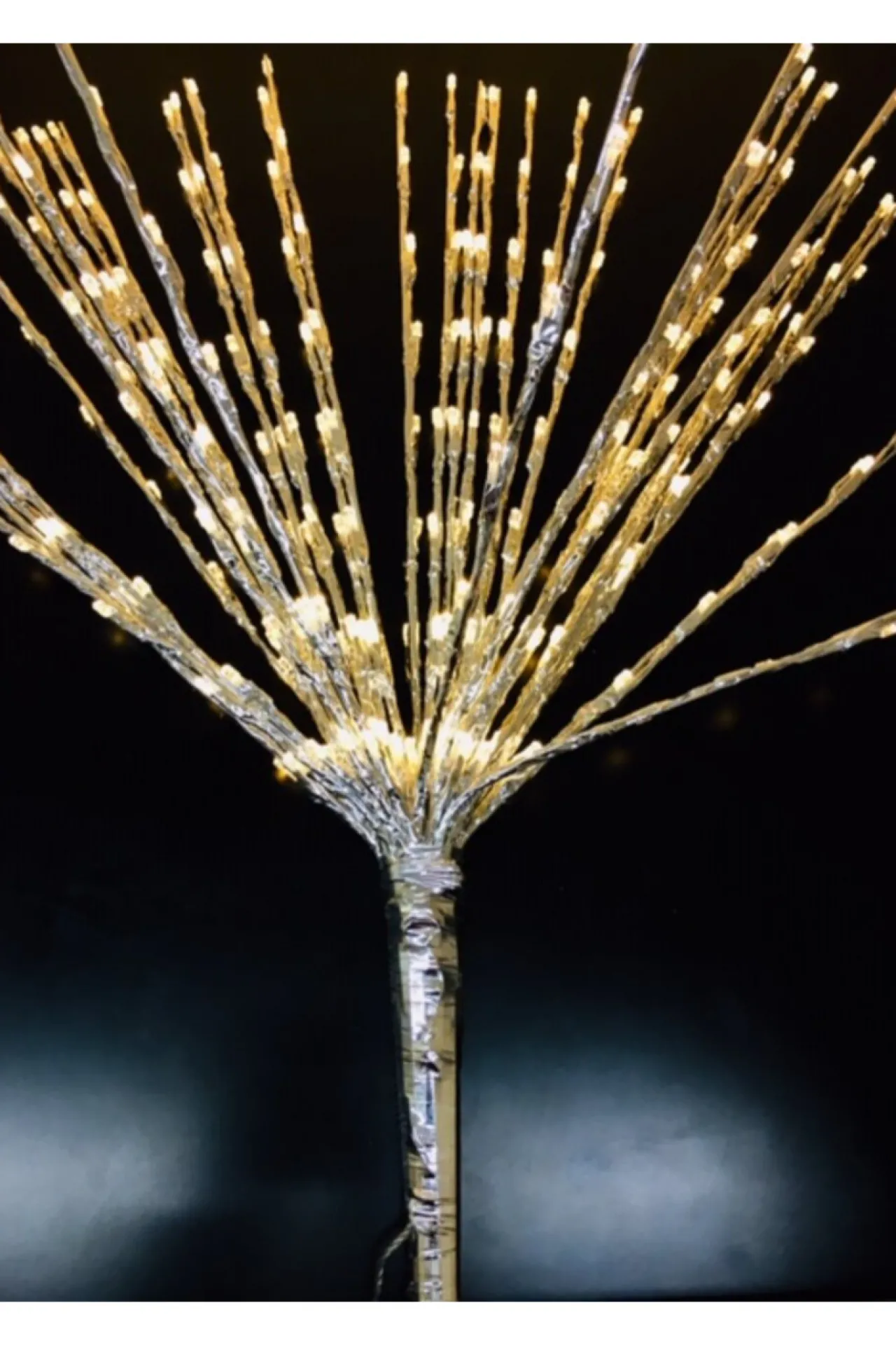 Best Decorator's Warehouse LED Umbrella Display - 80L