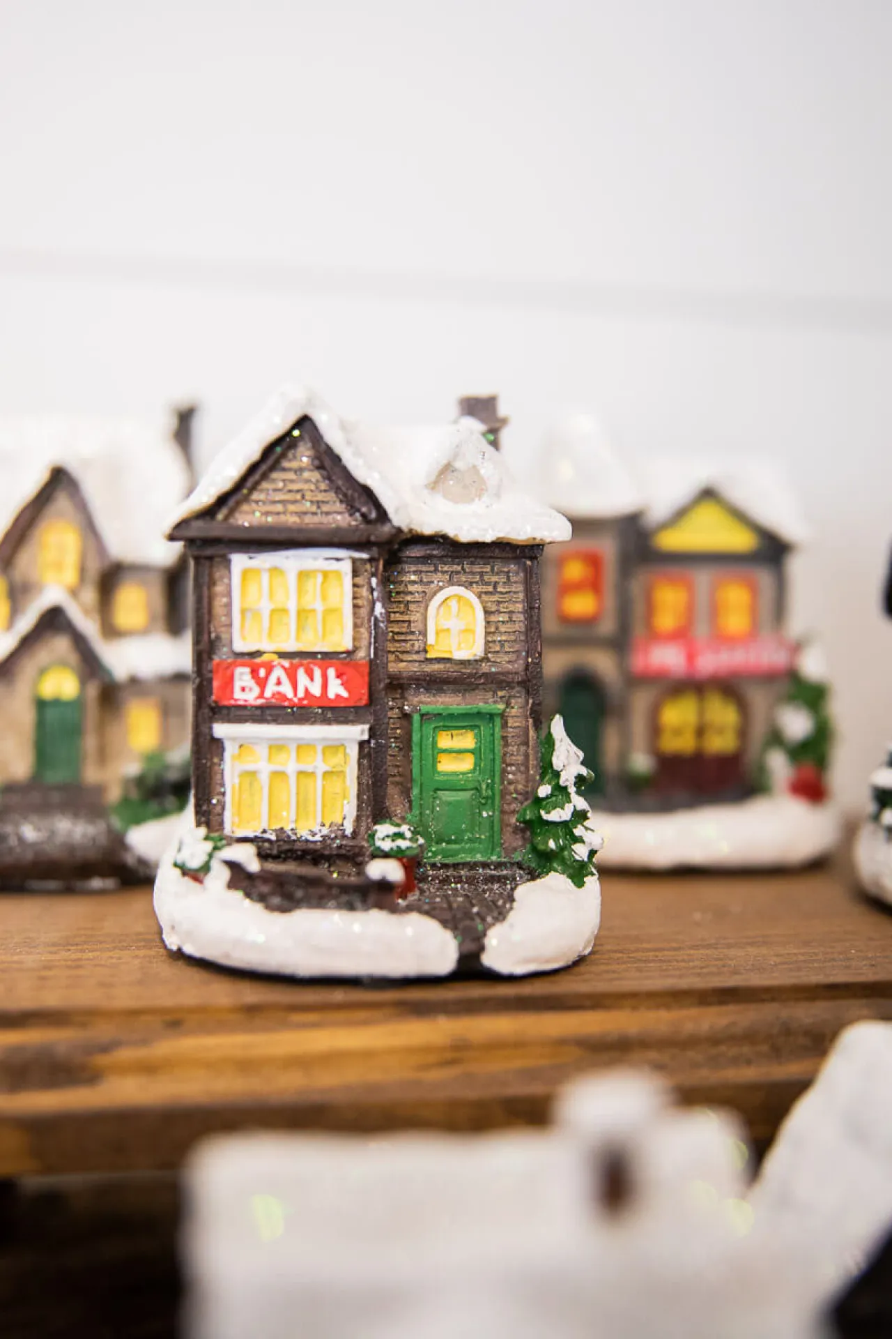 Online Decorator's Warehouse Lighted Holiday House With Battery Powered LEDs