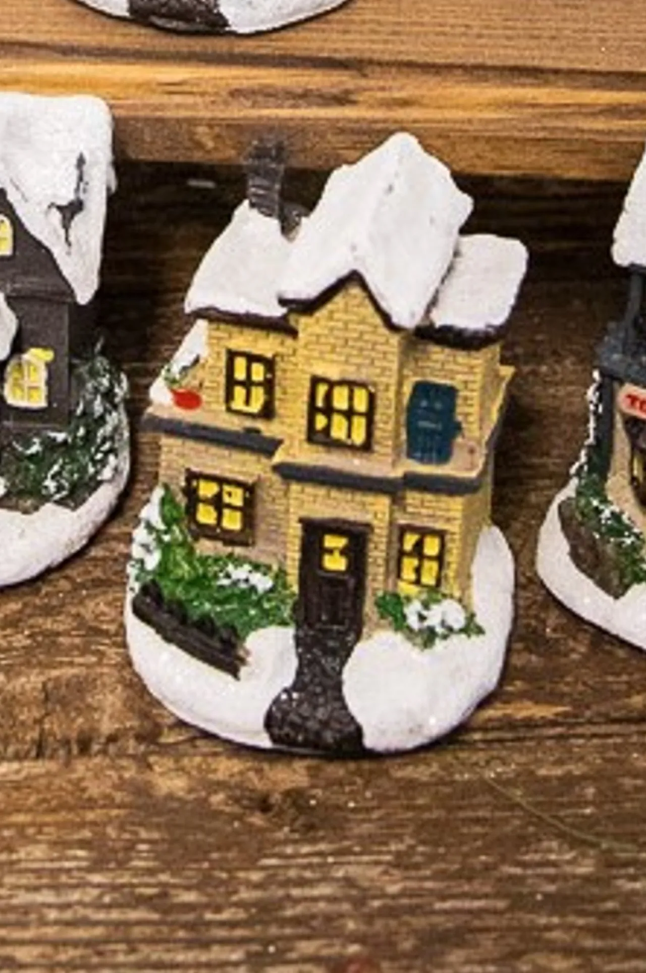 Online Decorator's Warehouse Lighted Holiday House With Battery Powered LEDs