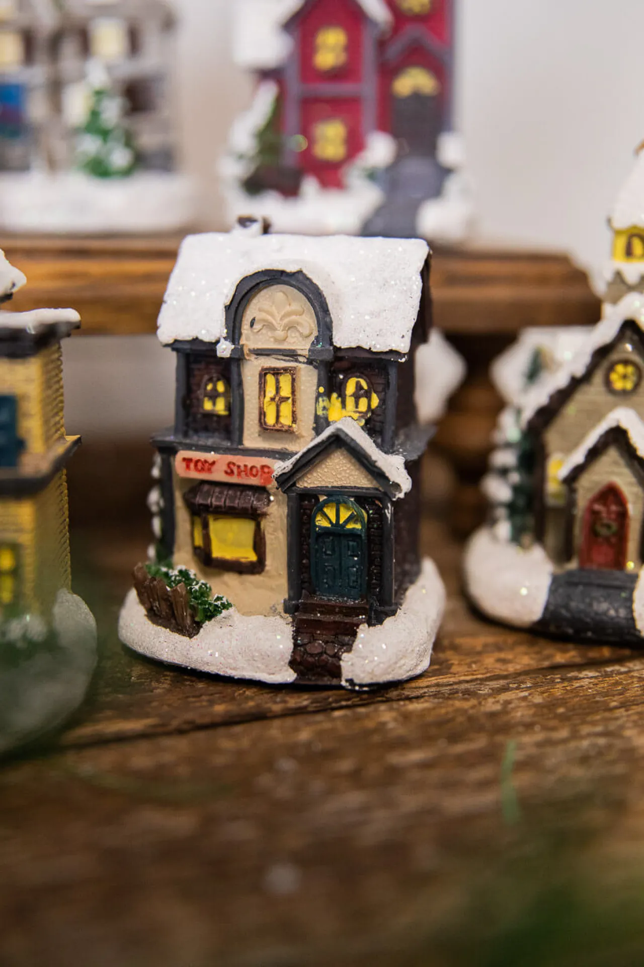 Online Decorator's Warehouse Lighted Holiday House With Battery Powered LEDs